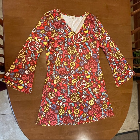 BOHO Women’s/Juniors Peace Dress. Size Medium. Good used condition.  No flaws - Picture 3 of 10